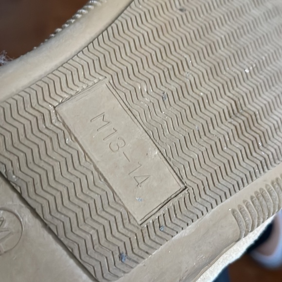 Shoes - Picture 4 of 5